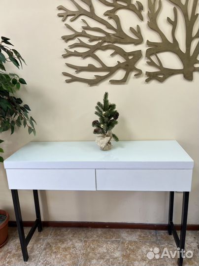 Гримерный столик, туалетный столик