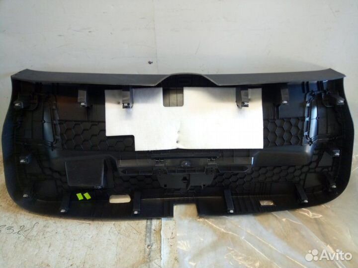 Обшивка крышки багажника задняя Volkswagen Tiguan