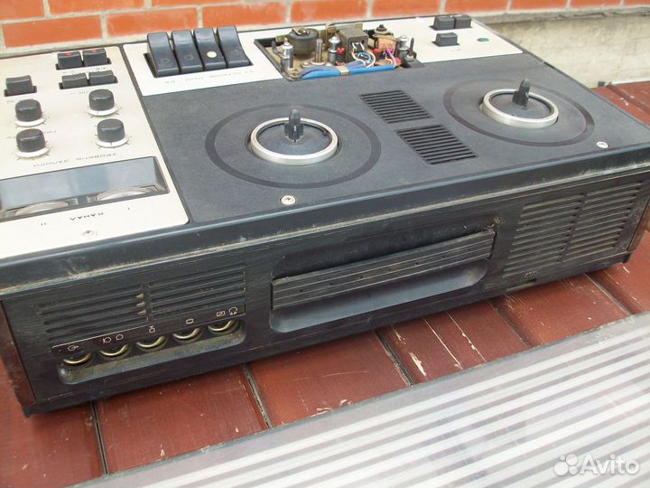 Магнитофон катушечный СССР