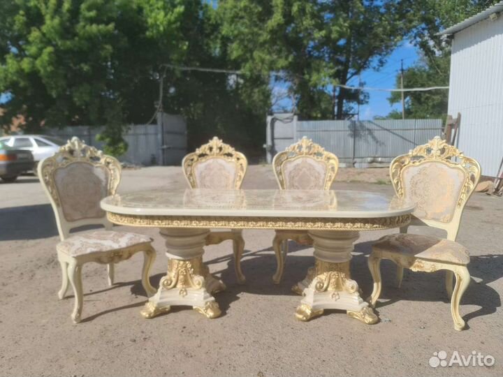 Столы и стулья