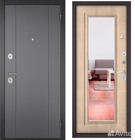 Дверь в квартиру с зеркалом