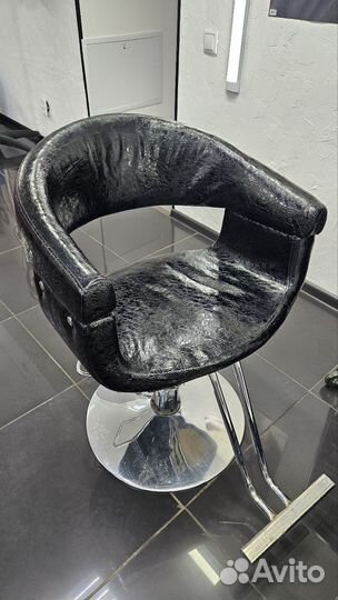 Парикмахерское кресло бу