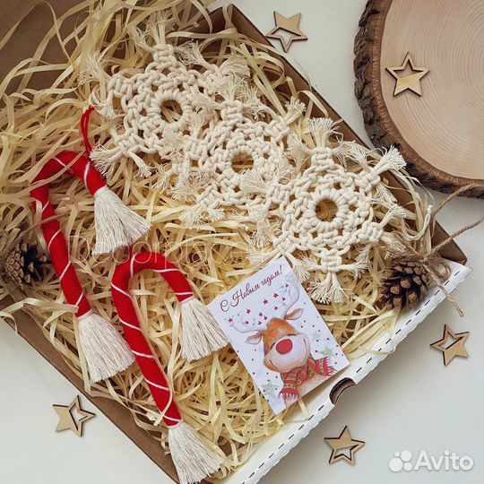 Новогодние елочные игрушки ручной работы макраме