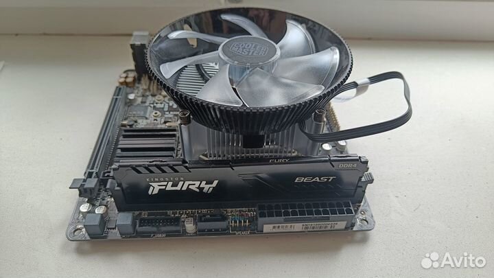 Материнская плата с процессором и оперативной памя