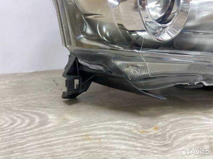Фара передняя правая Toyota Avensis T25 1zzfe 2006