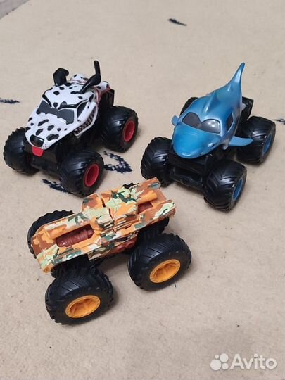 Машинки monster jam и hot wheels