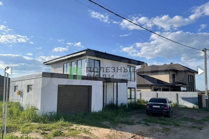 Коттедж 250 м² на участке 10 сот.