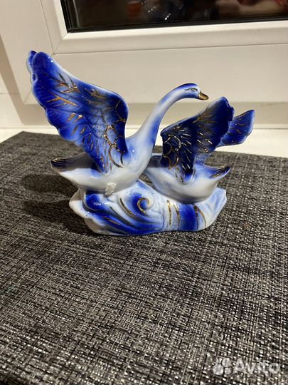 Статуэтка лебедь