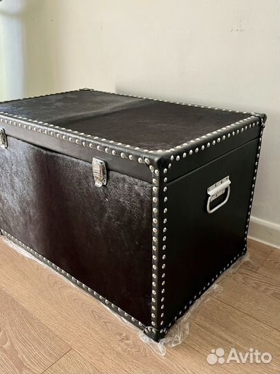 Большой сундук из натуральной кожи и меха