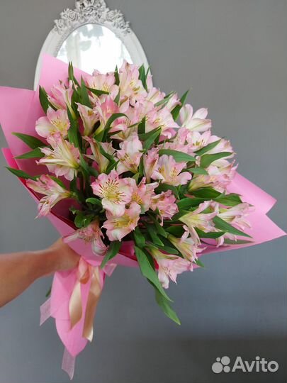 Альстромерии с оформлением