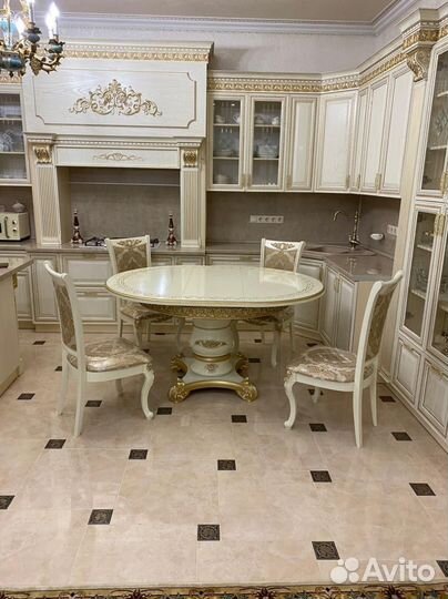 Стол со стульями