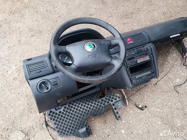 Передняя панель Шкода Октавия тур