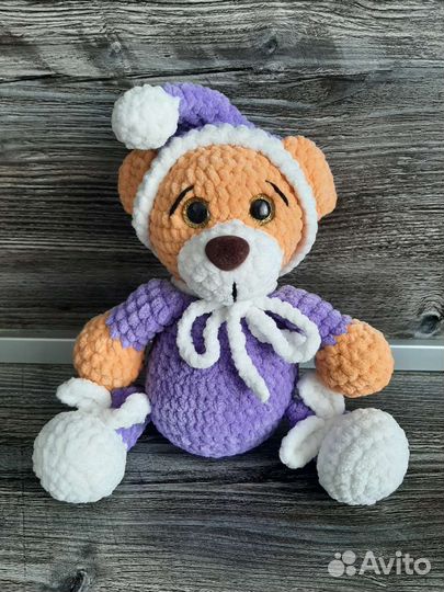 Вязаная игрушка амигуруми Мишка в пижамке