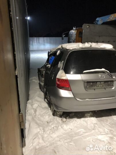 На запчасти Хонда Фит Honda Fit GD1 1.3 2004