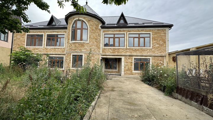 Дом 810 м² на участке 18 сот.