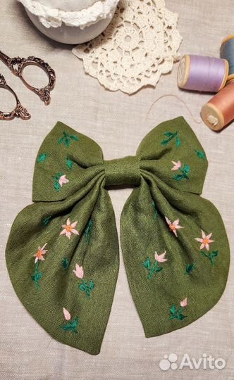 Вещи для девочки. Бантики ручной работы с вышивкой