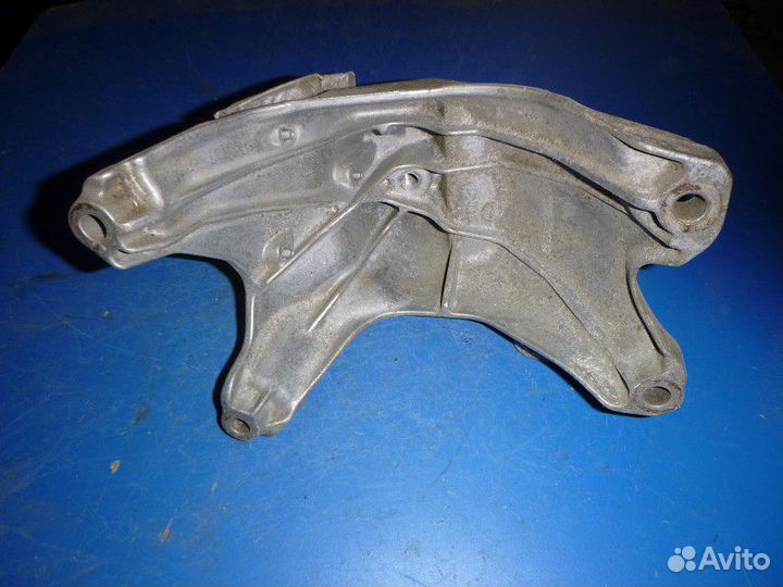 Кронштейн двигателя правый Audi A4 Allroad Quattro B8 (2007—2012)