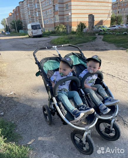 Коляска для двойни bumbleride