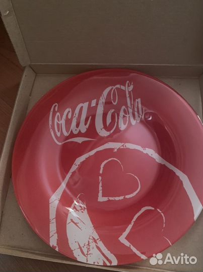 Тарелки кока-колы