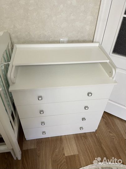 Комод с пелинальным столиком