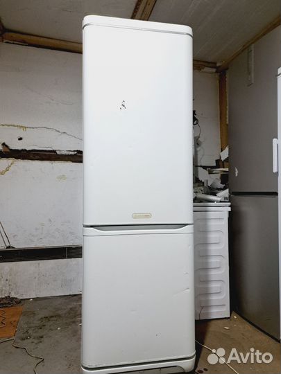 Холодильник ariston