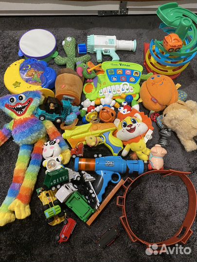 Целый пакет игрушек