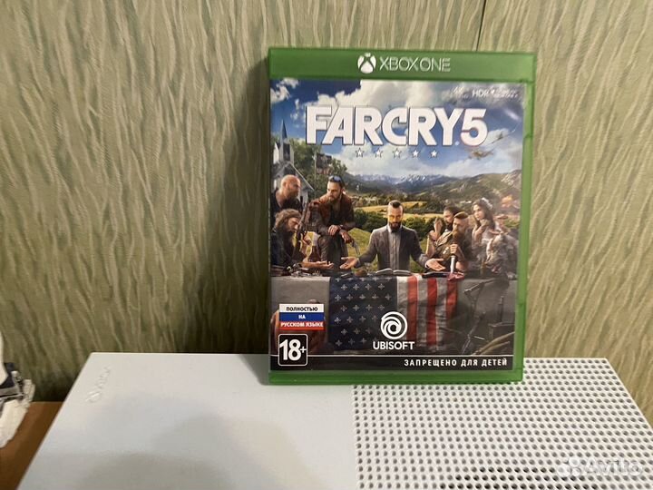 Xbox One s 500 gb два геймпада