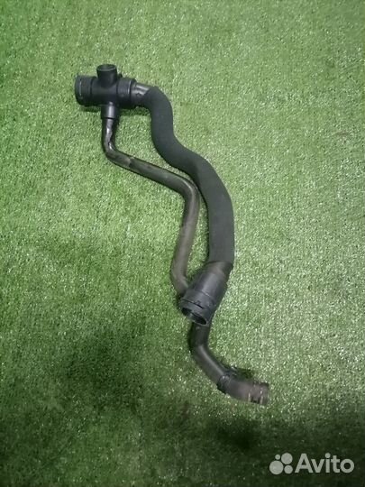 Патрубок охлаждения (радиатора) 8E0121049L Audi A4