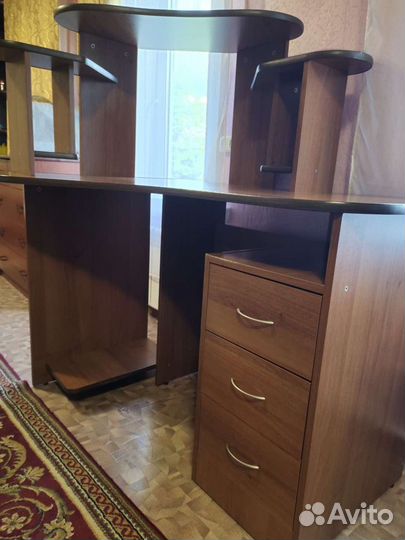 Компьютерный стол (письменный)