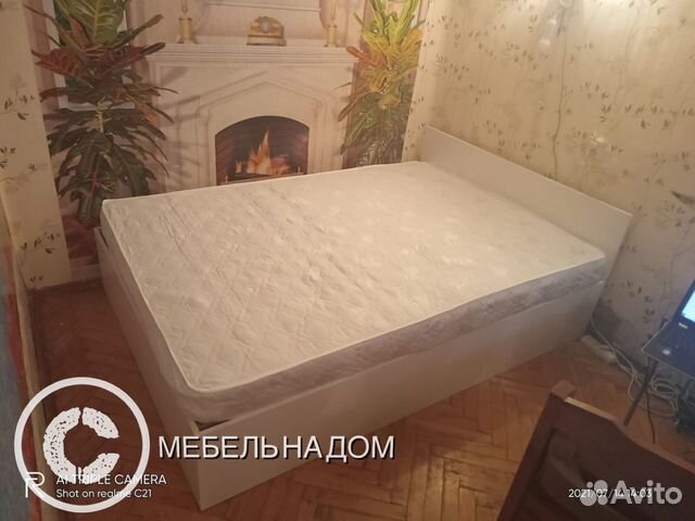 Кровать