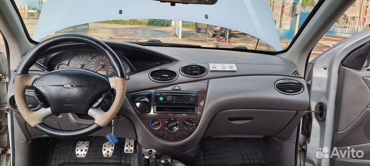 Ford Focus 2.0 МТ, 2001, 2 300 км