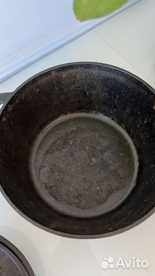 Кастрюля чугунная