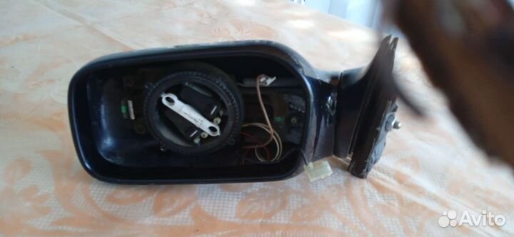 Боковое зеркало