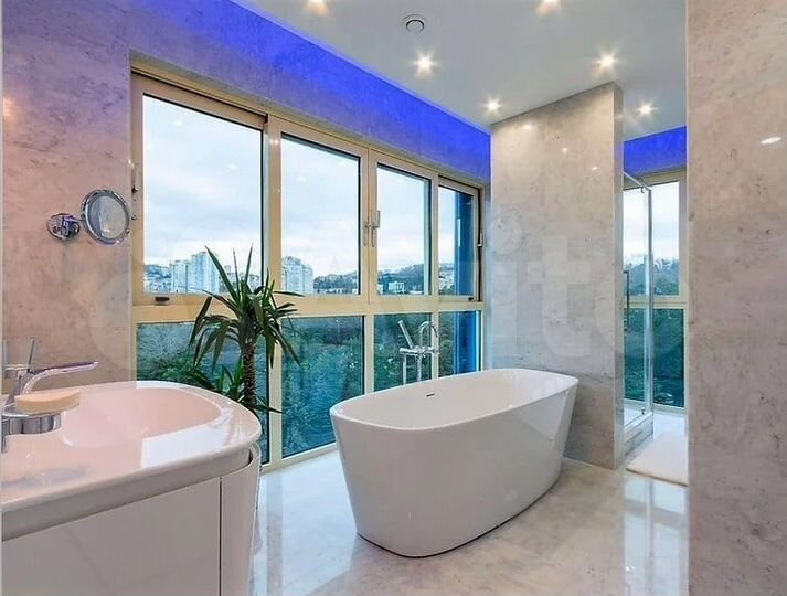 2-к. квартира, 93 м², 17/27 эт.