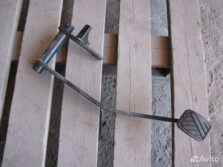 Педаль тормоза Suzuki Liana