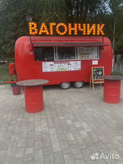 Работник в кафе