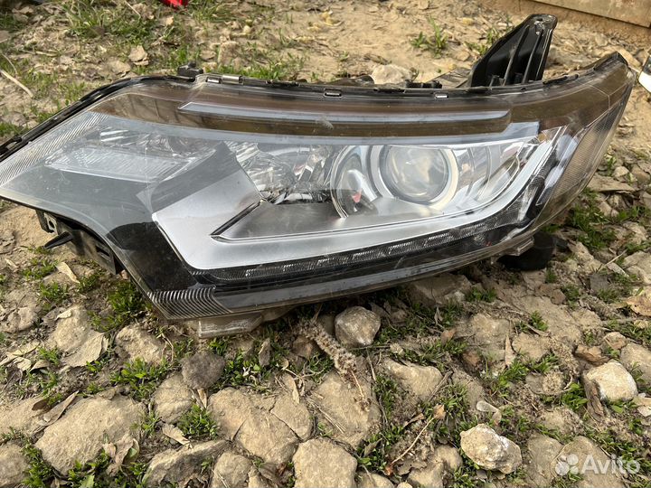 Mitsubishi Outlander фара левая