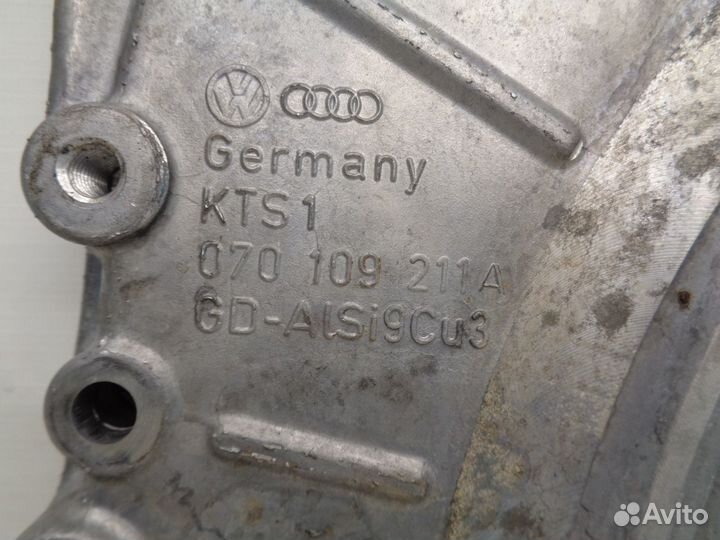 Крышка коленвала задняя VAG VW 2.5 BAC BPE