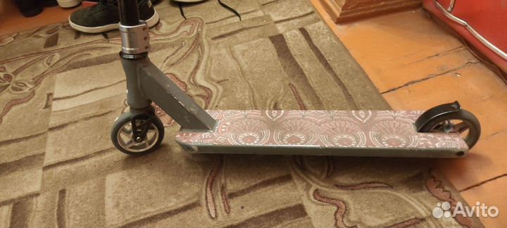 Трюковой самокат в стрит