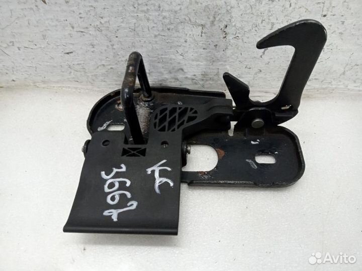 Крюк капота volkswagen passat CC