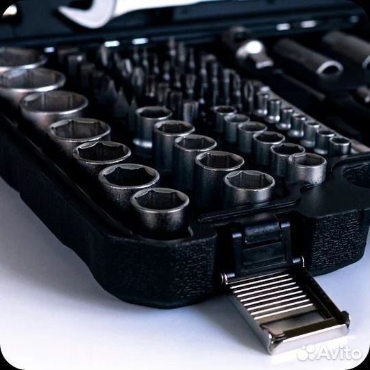 Набор инструментов 94 предмета в чемодане