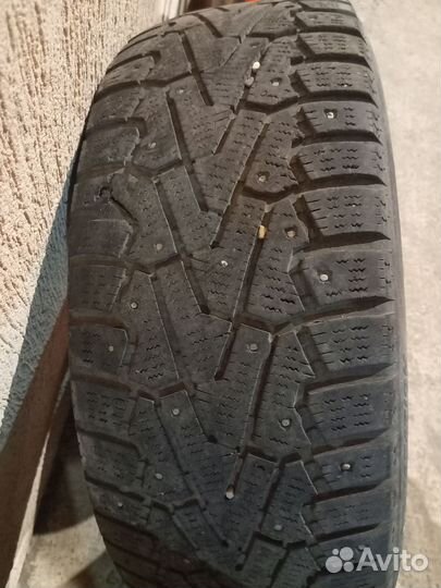 Pirelli Ice Zero 215/65 R16