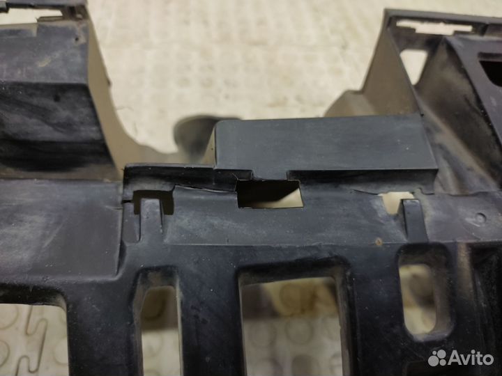 Кронштейн бампера задний Mercedes-Benz E-Class