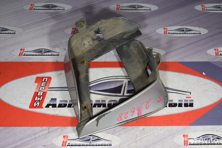 Брызговик право c Nissan Cefiro A33 VQ20DE