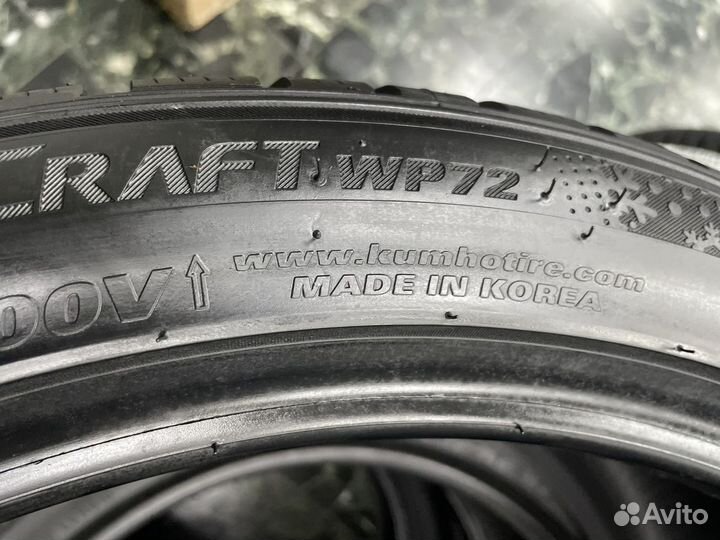 Kumho WinterCraft WP72 245/40 R19 и 275/35 R19 98V