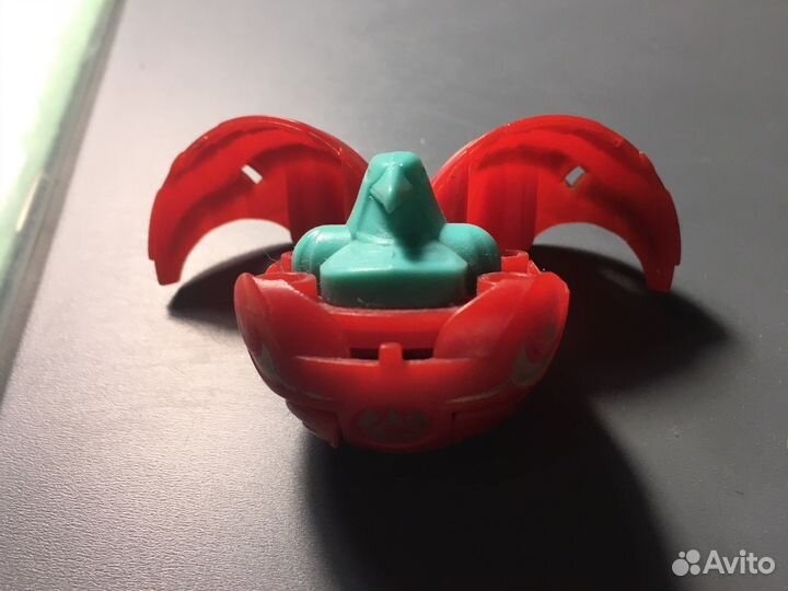 Папуган, красный