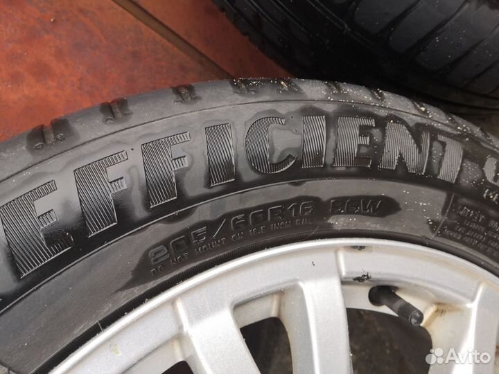 Goodyear EfficientGrip Performance 205/60 R16 96W