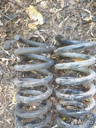 Пружина подвески задняя