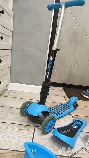 Самокат трёхколёсный