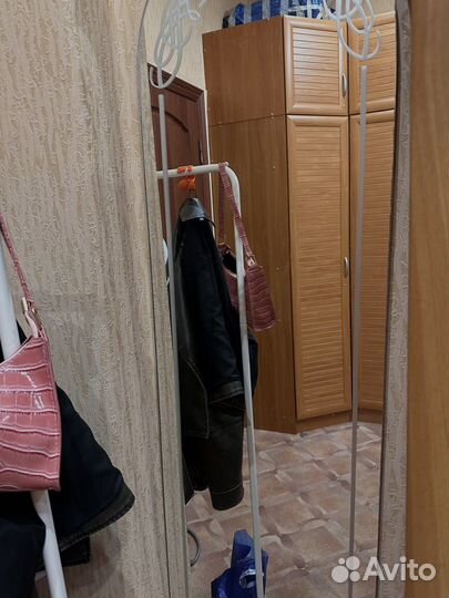 Зеркало настенное в спальню